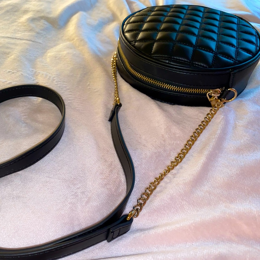 H&M quilted round chain shoulder bag